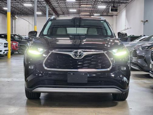 2022 Toyota Highlander Platinum