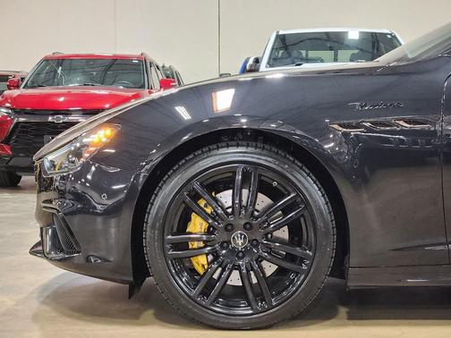 Black 2022 Maserati Ghibli Modena
