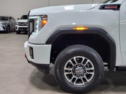 White 2023 GMC Sierra 2500 AT4