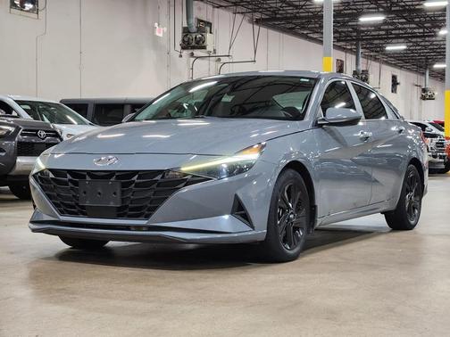Gray 2022 Hyundai ELANTRA SEL