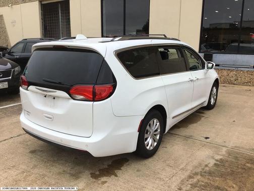 2020 Chrysler Pacifica Touring-L