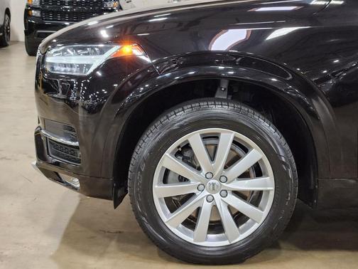 2018 Volvo XC90 T6 Momentum