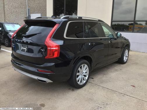 2018 Volvo XC90 T6 Momentum