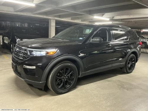Black 2022 Ford Explorer XLT