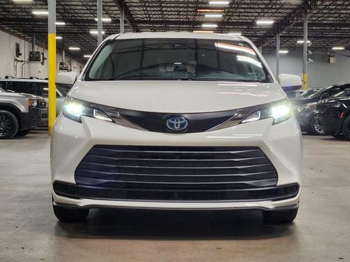 2021 Toyota Sienna LE