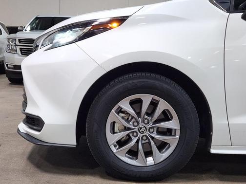 2021 Toyota Sienna LE