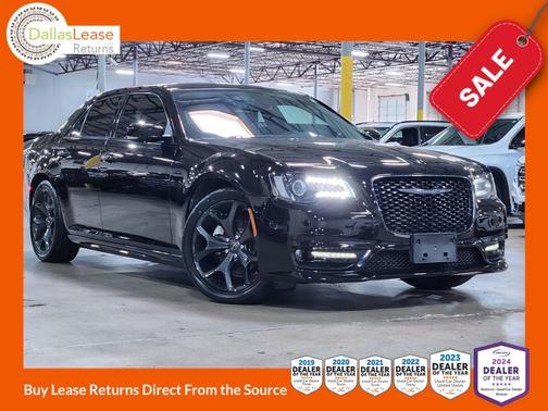 Black 2022 Chrysler 300 Touring L