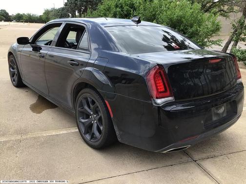 Gloss Black 2022 Chrysler 300 Touring L