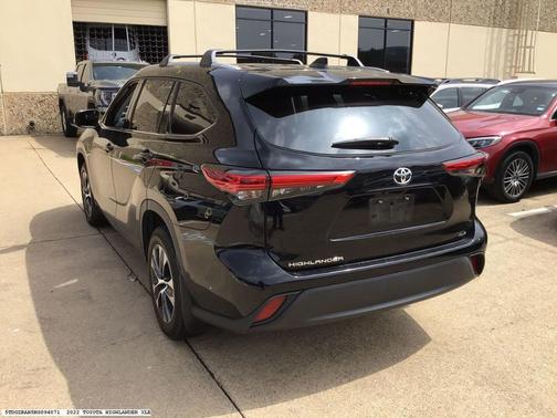 Black 2022 Toyota Highlander XLE
