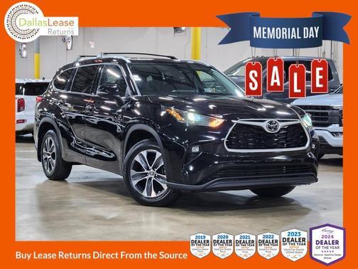 Black 2022 Toyota Highlander XLE