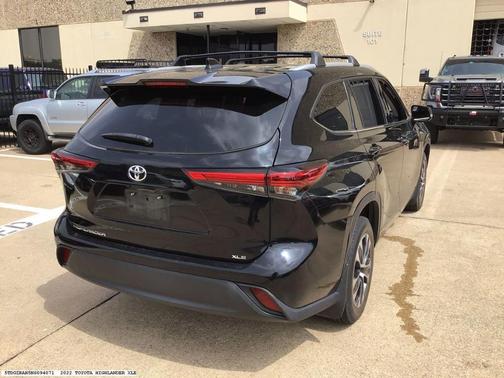 Black 2022 Toyota Highlander XLE