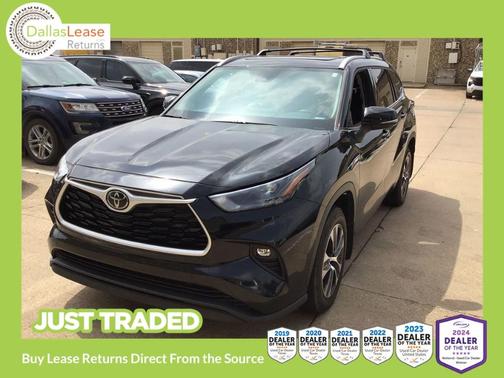 Black 2022 Toyota Highlander XLE
