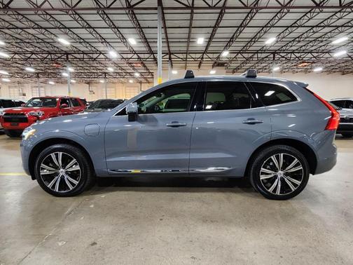 2023 Volvo XC60 Recharge Plug-In Hybrid T8 Plus Bright Theme