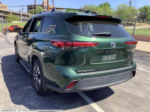Green 2023 Toyota Highlander XLE