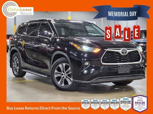 Black 2022 Toyota Highlander XLE
