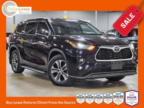 Black 2022 Toyota Highlander XLE