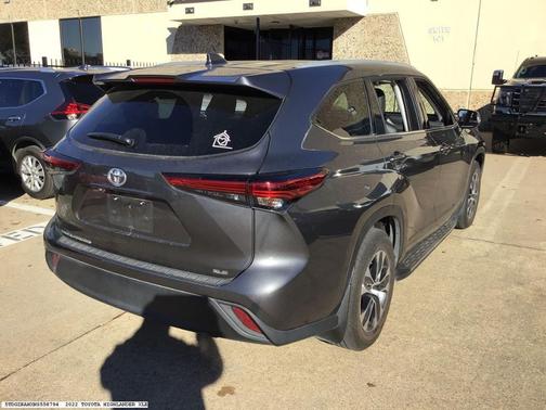 2022 Toyota Highlander XLE