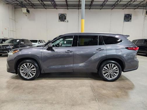 2022 Toyota Highlander Hybrid Platinum
