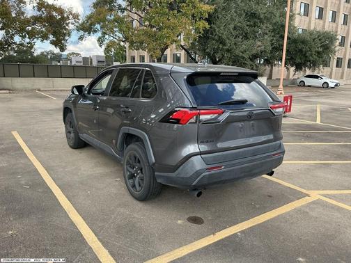 2022 Toyota RAV4 LE