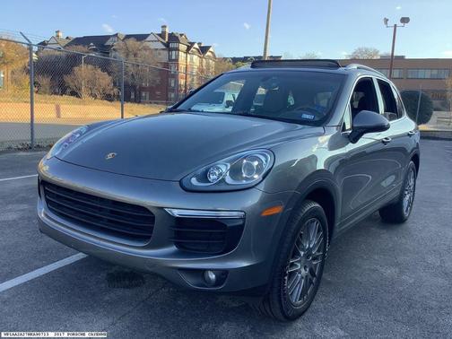 2017 Porsche Cayenne Base (Tiptronic)