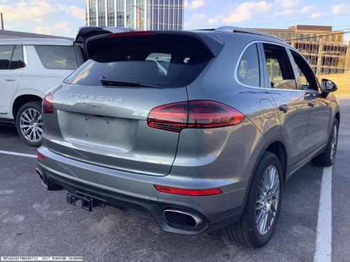 2017 Porsche Cayenne Base (Tiptronic)