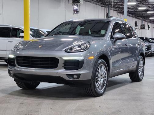 2017 Porsche Cayenne Base (Tiptronic)