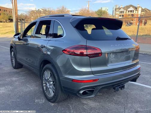 2017 Porsche Cayenne Base (Tiptronic)