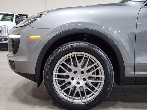 2017 Porsche Cayenne Base (Tiptronic)