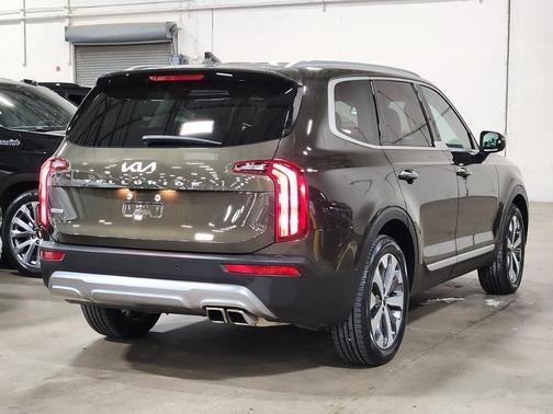 Green 2022 Kia Telluride S