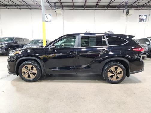 2023 Toyota Highlander Hybrid Bronze Edition