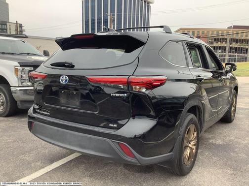 2023 Toyota Highlander Hybrid Bronze Edition