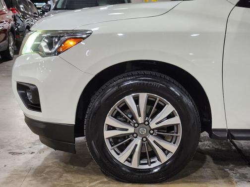 2019 Nissan Pathfinder SV