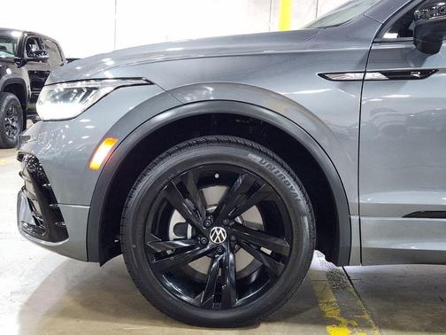 2023 Volkswagen Tiguan 2.0T SE R-Line Black