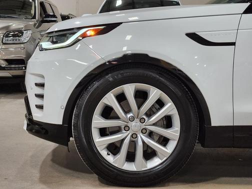 2024 Land Rover Discovery P300 Dynamic SE