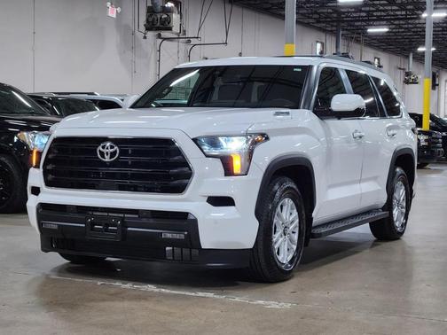 2025 Toyota Sequoia SR5