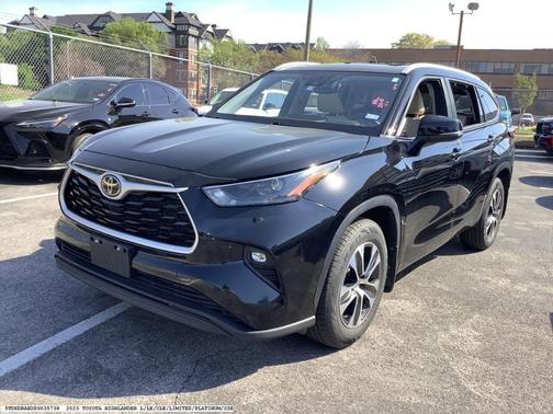 Black 2023 Toyota Highlander XLE