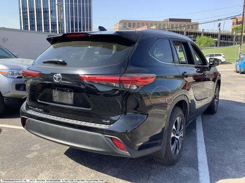Black 2023 Toyota Highlander XLE