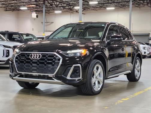 Mythos Black Metallic 2022 Audi Q5 45 S line Premium Plus