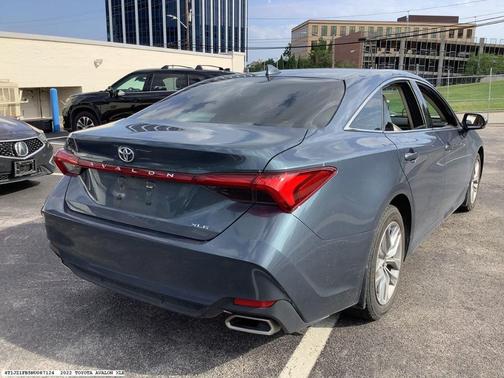 2022 Toyota Avalon XLE