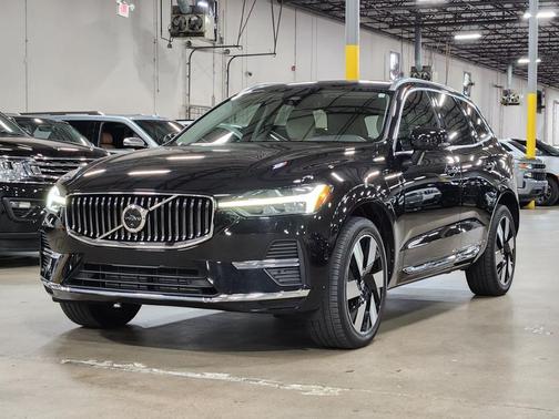 2023 Volvo XC60 Recharge Plug-In Hybrid T8 Plus Bright Theme