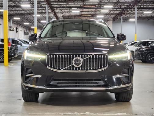 2023 Volvo XC60 Recharge Plug-In Hybrid T8 Plus Bright Theme