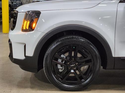 White 2024 Kia Telluride EX X-Line