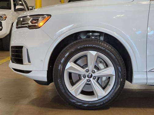 2022 Audi Q7 55 Premium