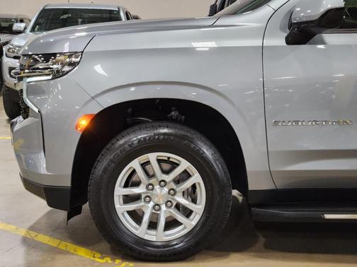 2023 Chevrolet Suburban LS