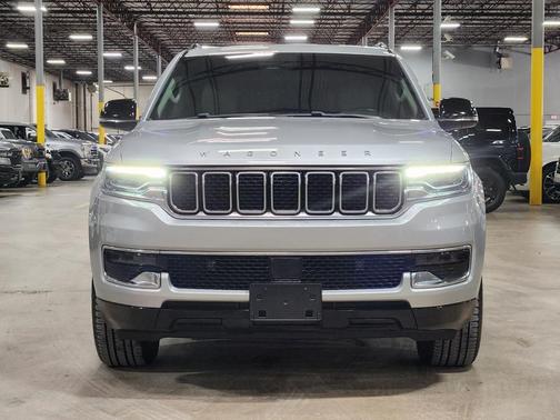 2023 Jeep Wagoneer Base