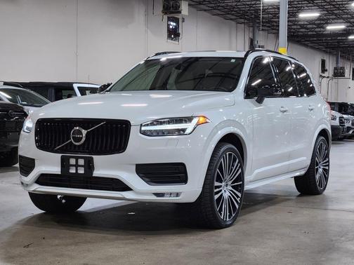 2021 Volvo XC90 T6 Momentum 7 Passenger