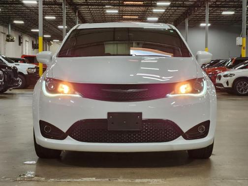 White 2019 Chrysler Pacifica Touring Plus