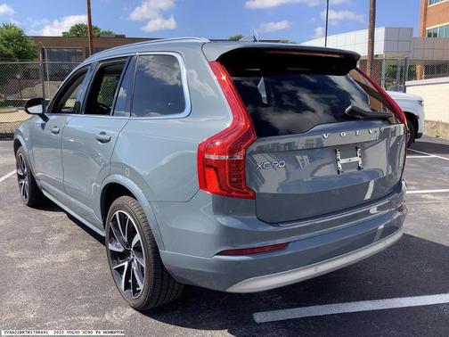 2022 Volvo XC90 T6 Momentum 7 Passenger