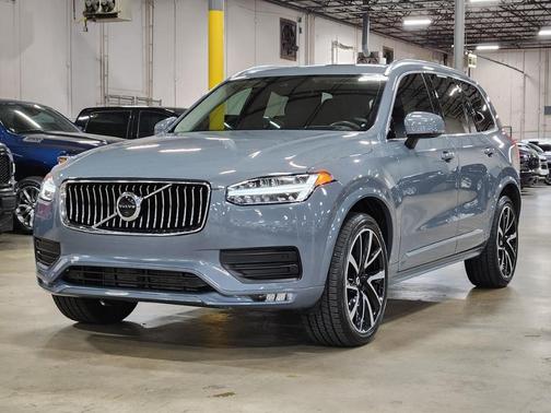 2022 Volvo XC90 T6 Momentum 7 Passenger