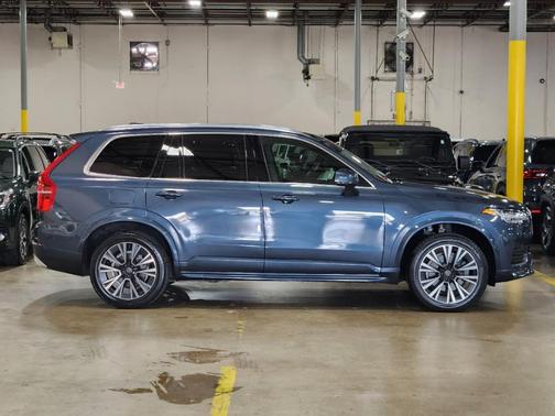 White 2020 Volvo XC90 T5 Momentum 7 Passenger
